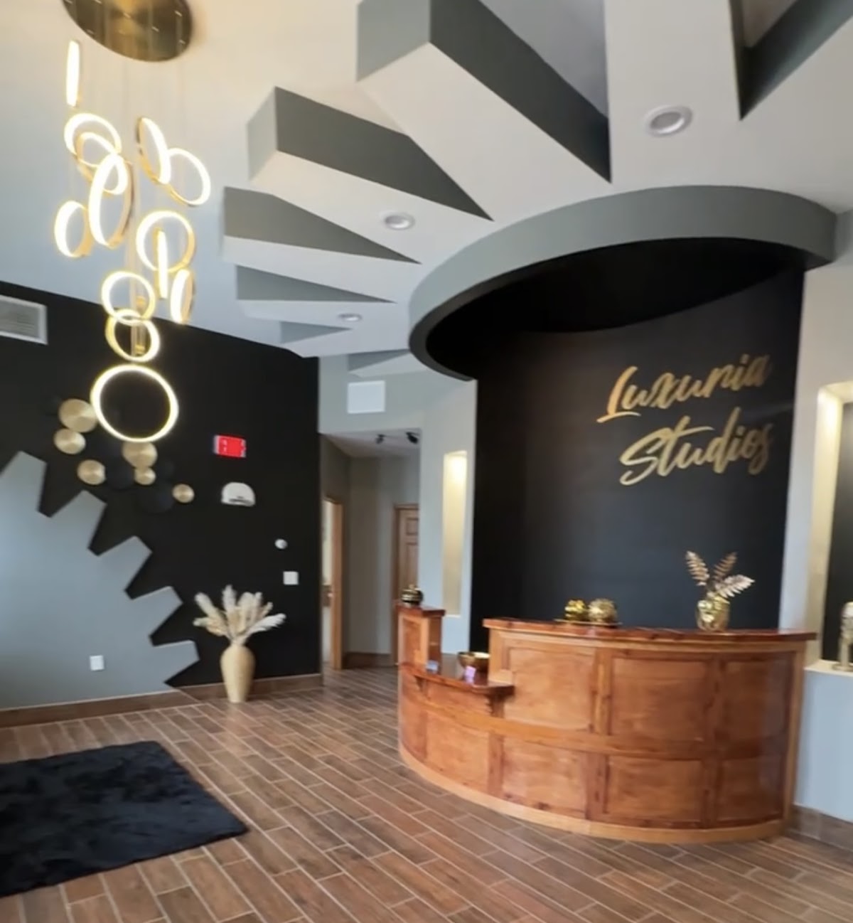 Luxuria Studios photo 3